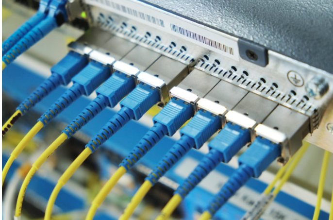 DFN30533 SWITCHING AND ROUTING ESSENTIALS